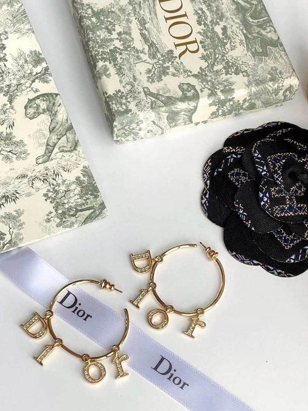 حلق ديور مدور كبير حلق dior