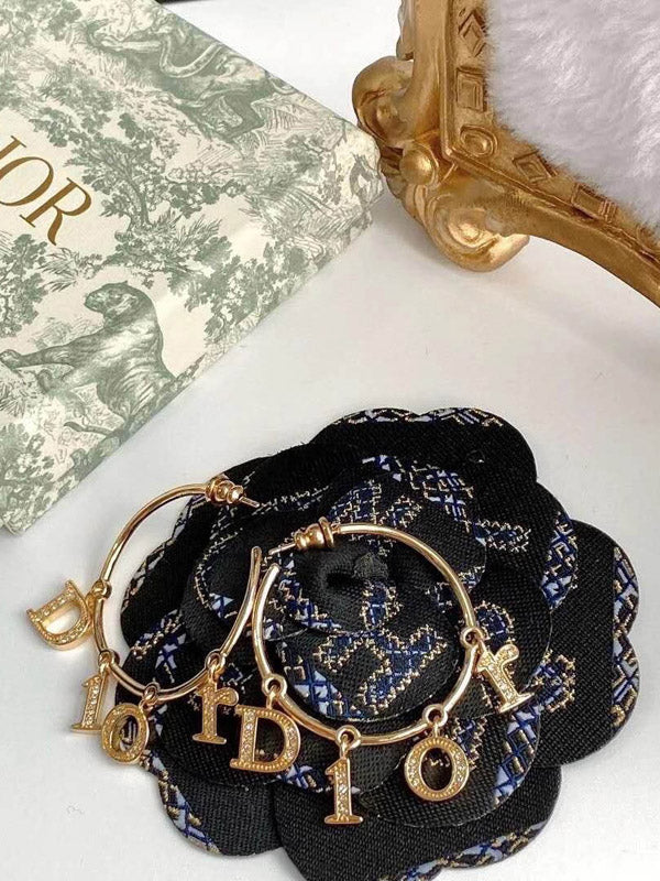 حلق ديور مدور كبير حلق dior