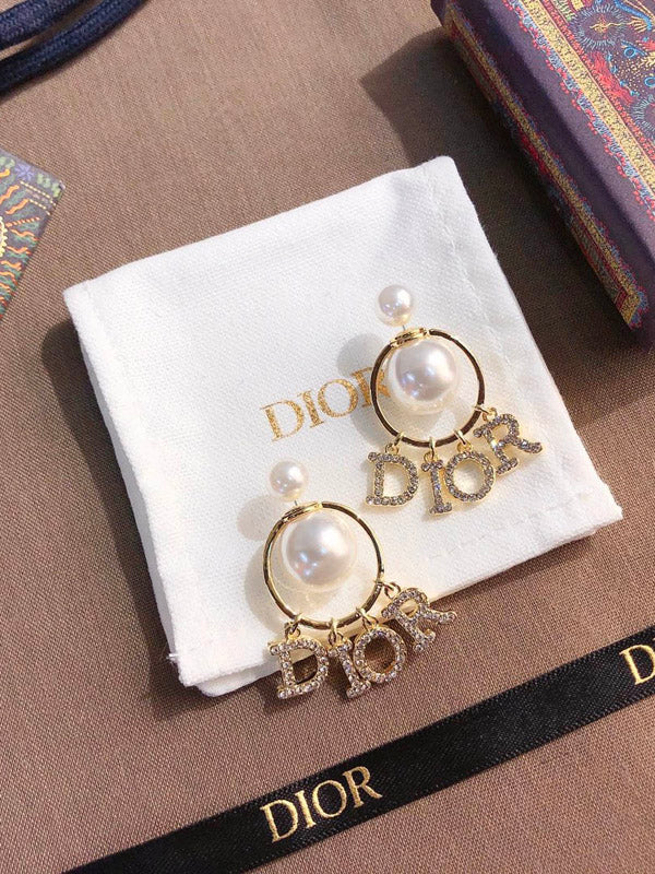 حلق ديور مدور لولو ذهبي حلق dior ذهبي