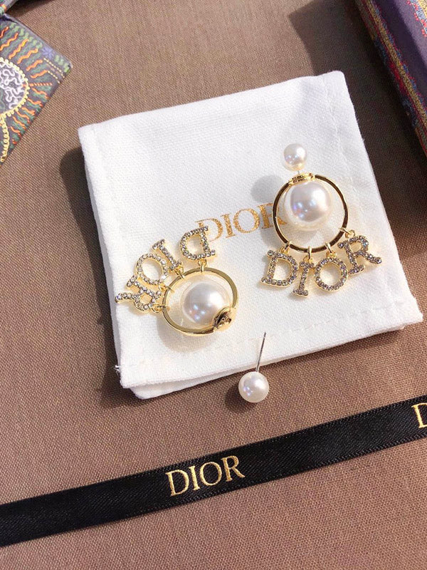 حلق ديور مدور لولو ذهبي حلق dior