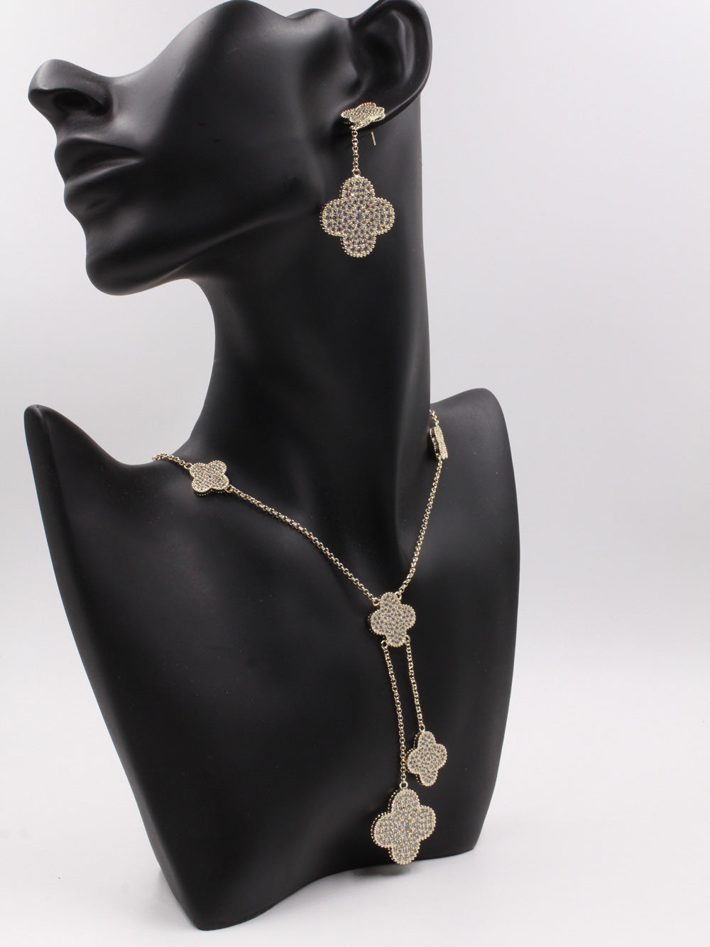 طقم van cleef & arpels اطقم متوفر 2 لون