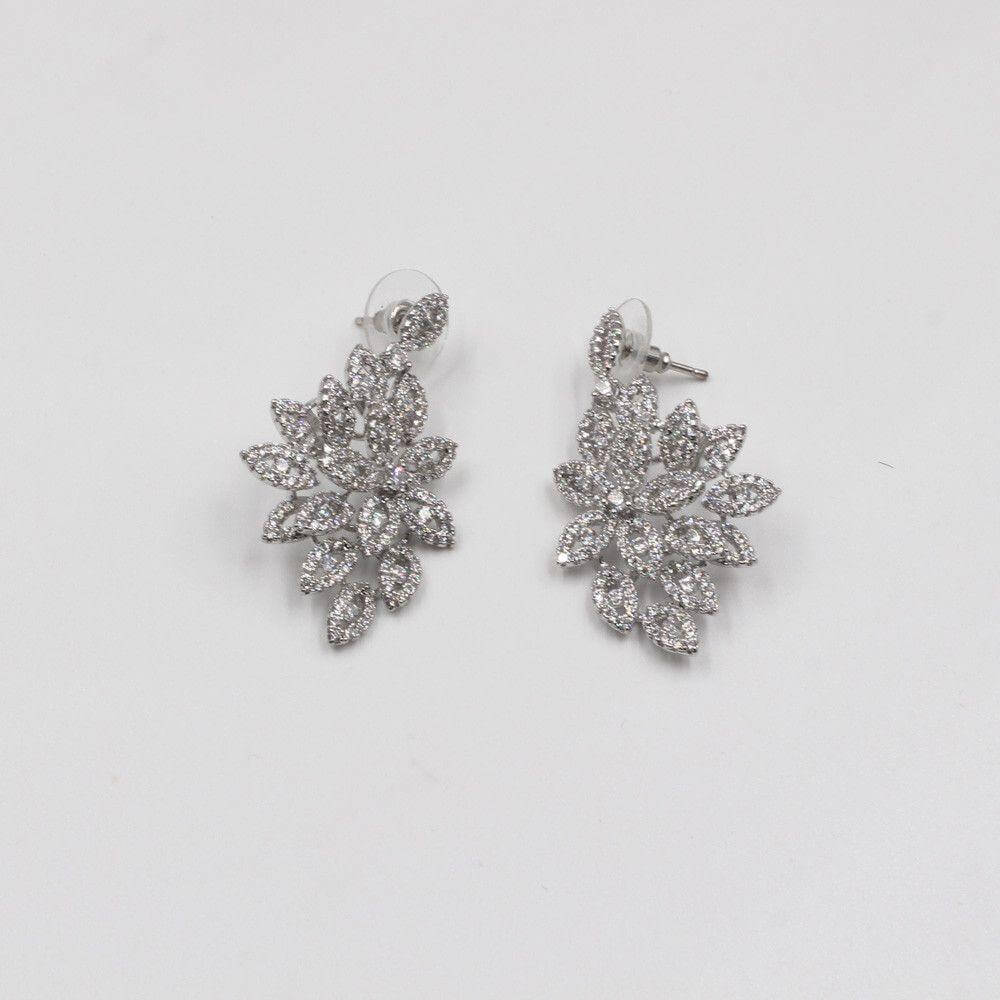 حلق زركون ميد سكوير حلق متوفر 1 لون