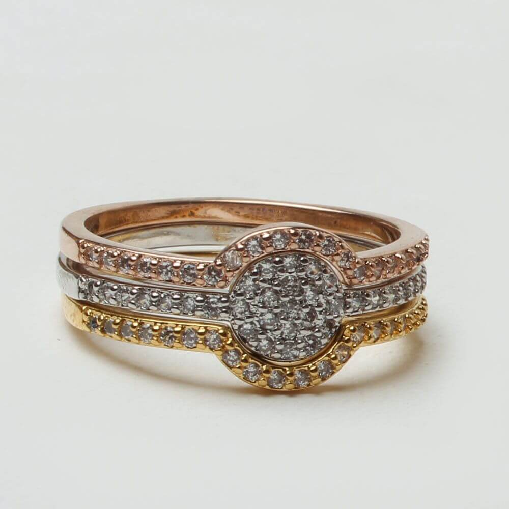 اساور وخواتمها مرصعه بالزركون بشكل مقوس اسواره متوفر 1 لون