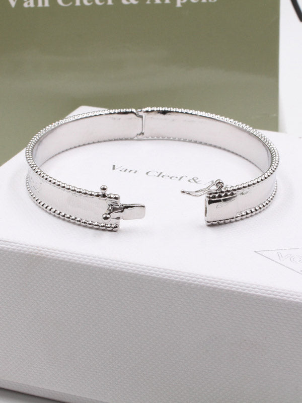 اساور فان كليف اند اربلز لوقو اسواره van cleef
