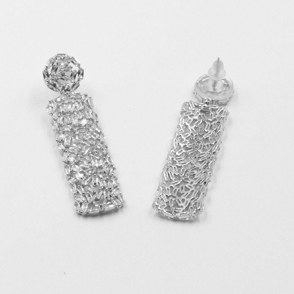 حلق زركون ريكتنقل حلق متوفر 1 لون فضي