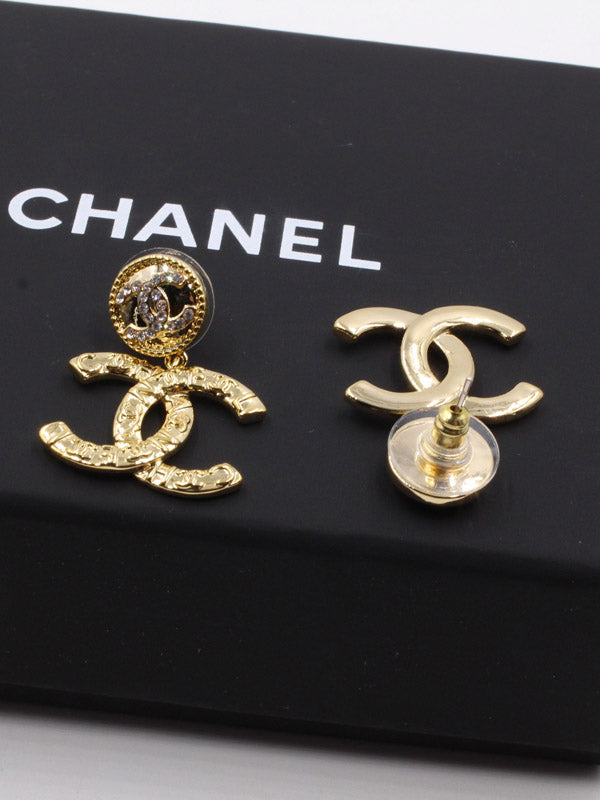 حلق شانيل وسط قولد ميتال حلق chanel