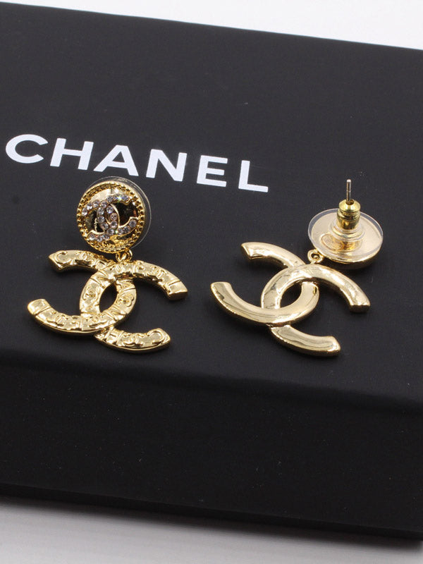 حلق شانيل وسط قولد ميتال حلق chanel