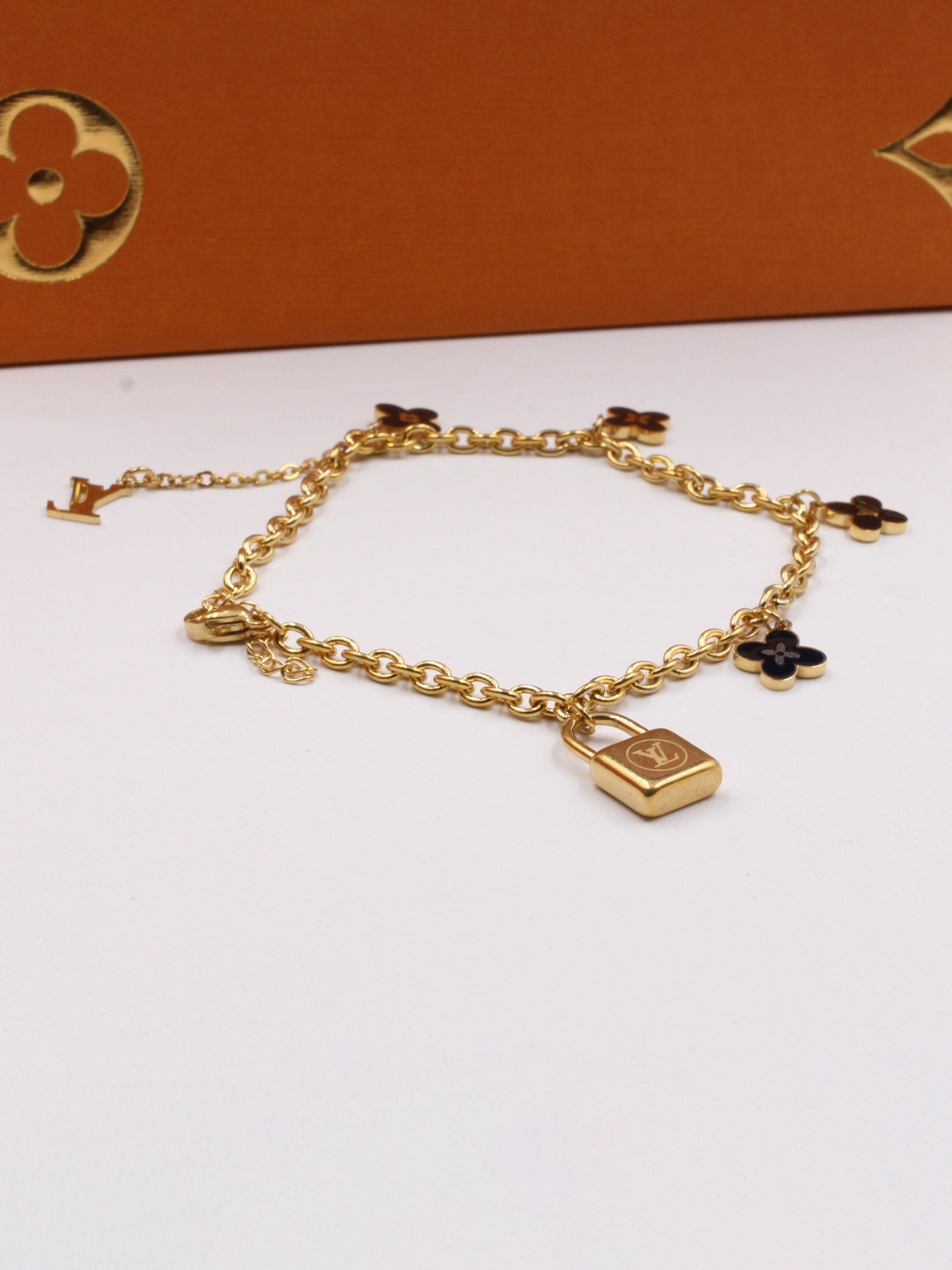 اساور لويس فيتون كي قولد اند بلاك اسواره louis vuitton