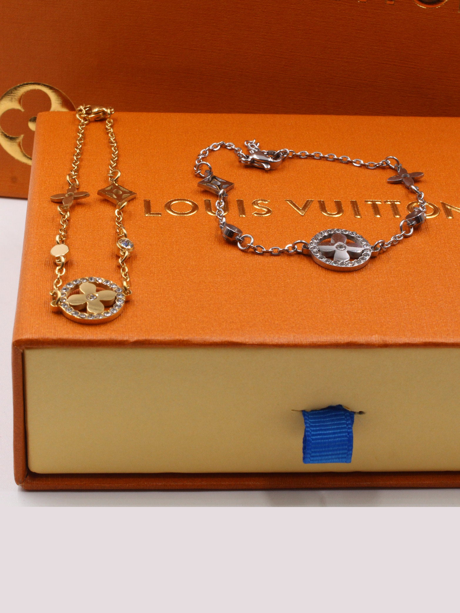 اساور لويس فيتون كريستال لوقو اسواره louis vuitton