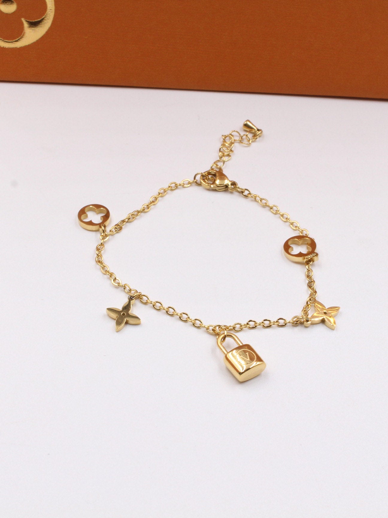 اساور لويس فيتون سمبل كي لوقو اسواره louis vuitton