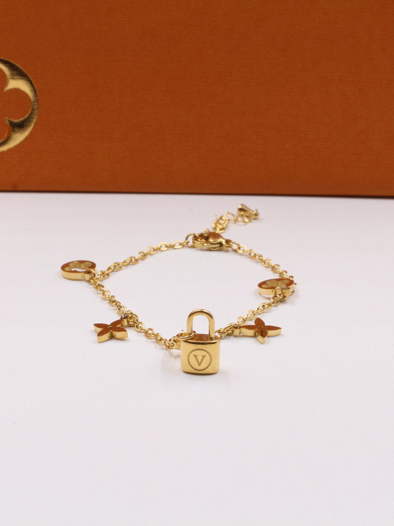 اساور لويس فيتون سمبل كي لوقو اسواره louis vuitton