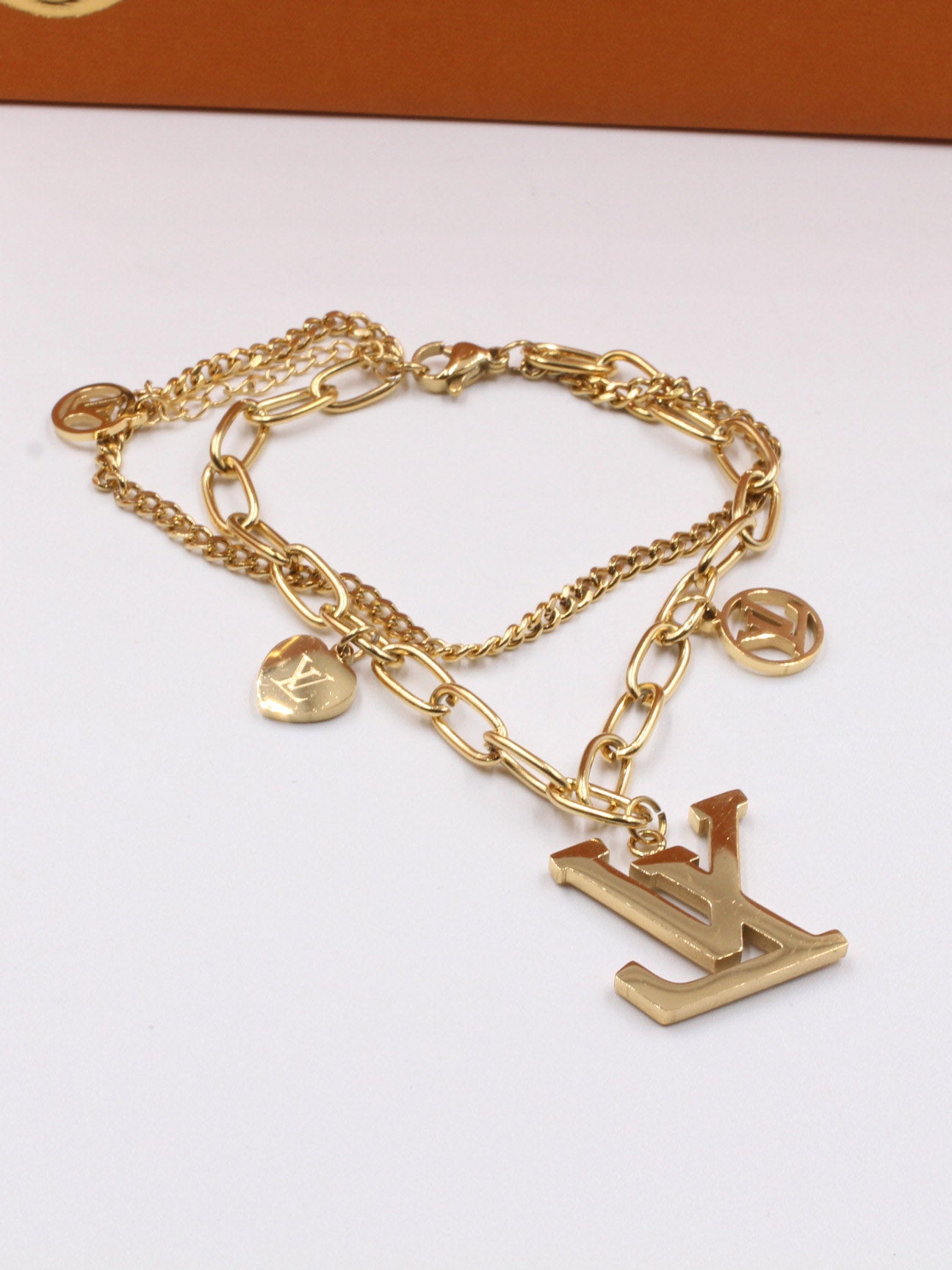 اساور لويس فيتون بيق كريستال لوقو اسواره louis vuitton