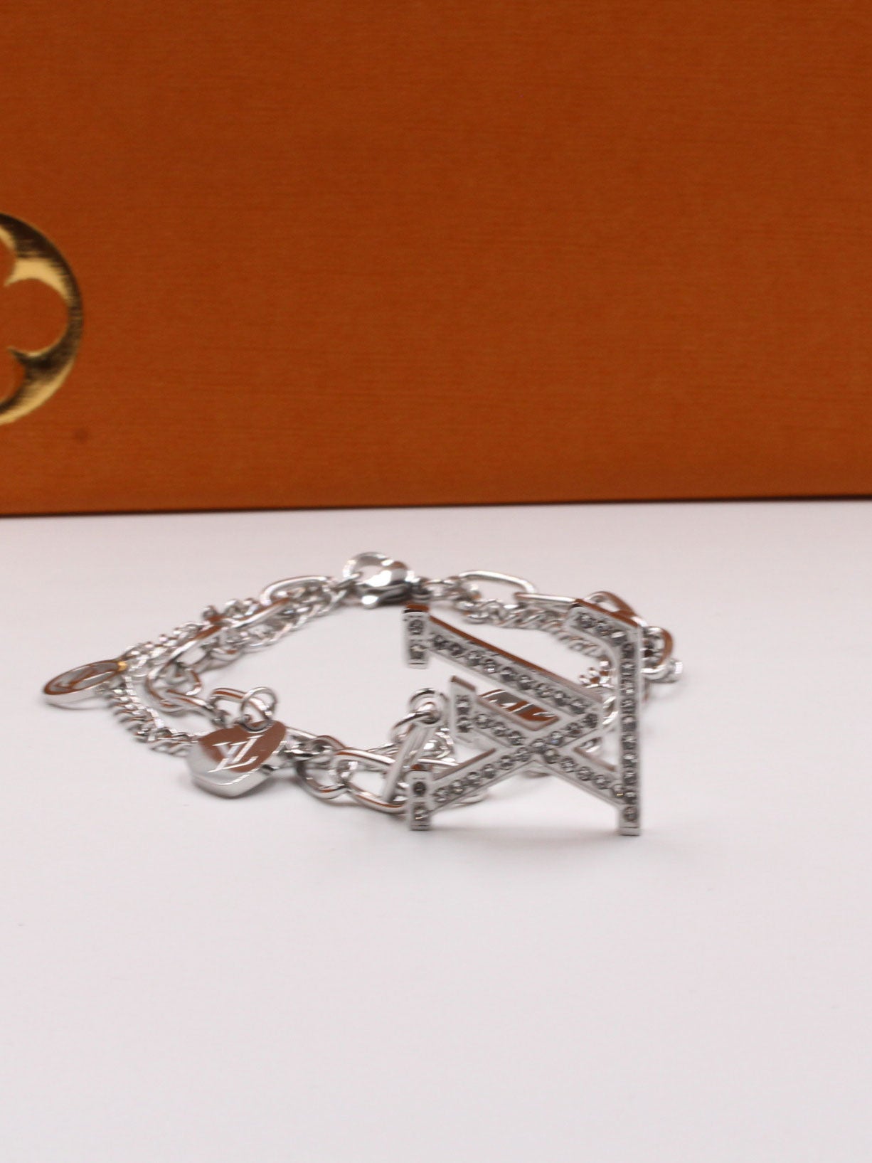 اساور لويس فيتون بيق كريستال لوقو اسواره louis vuitton