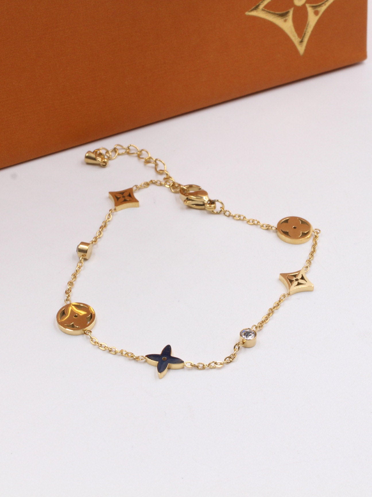 اساور لويس فيتون سمبل لوقو اسواره louis vuitton