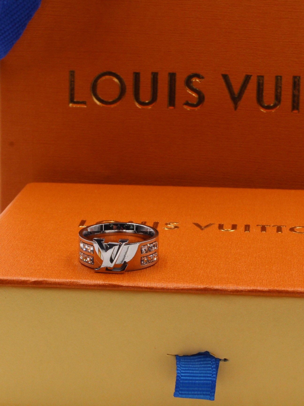 خاتم لويس فيتون كيوبك لوقو خواتم louis vuitton فضي 8