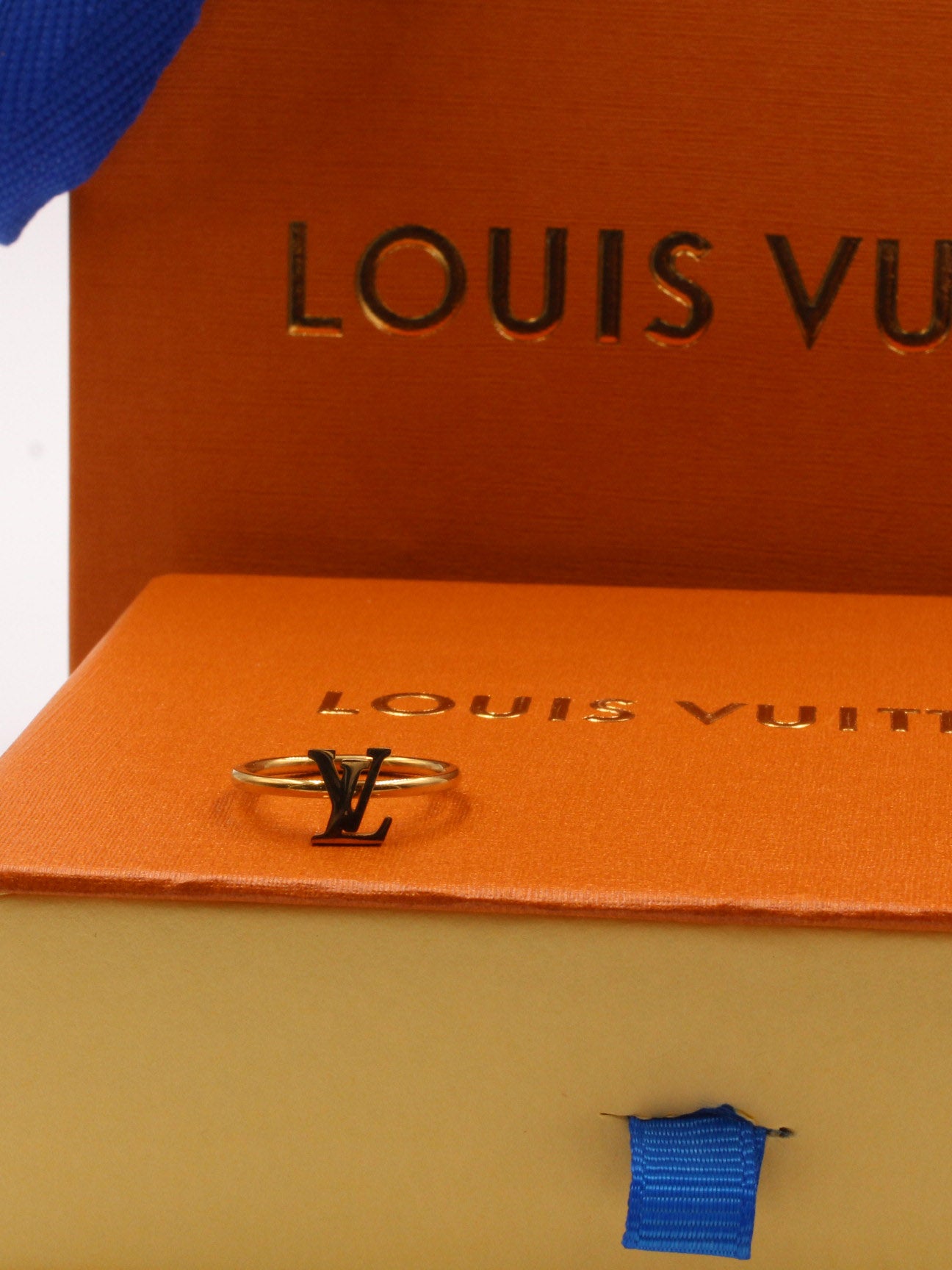 خاتم لويس فيتون ناعم لوقو خواتم louis vuitton ذهبي 6