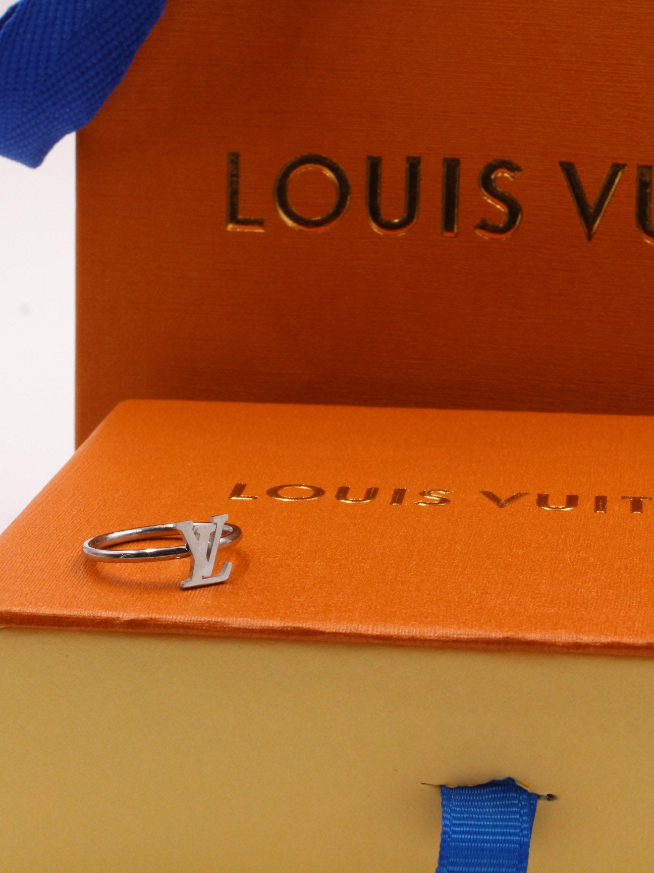 خاتم لويس فيتون ناعم لوقو خواتم louis vuitton فضي 6