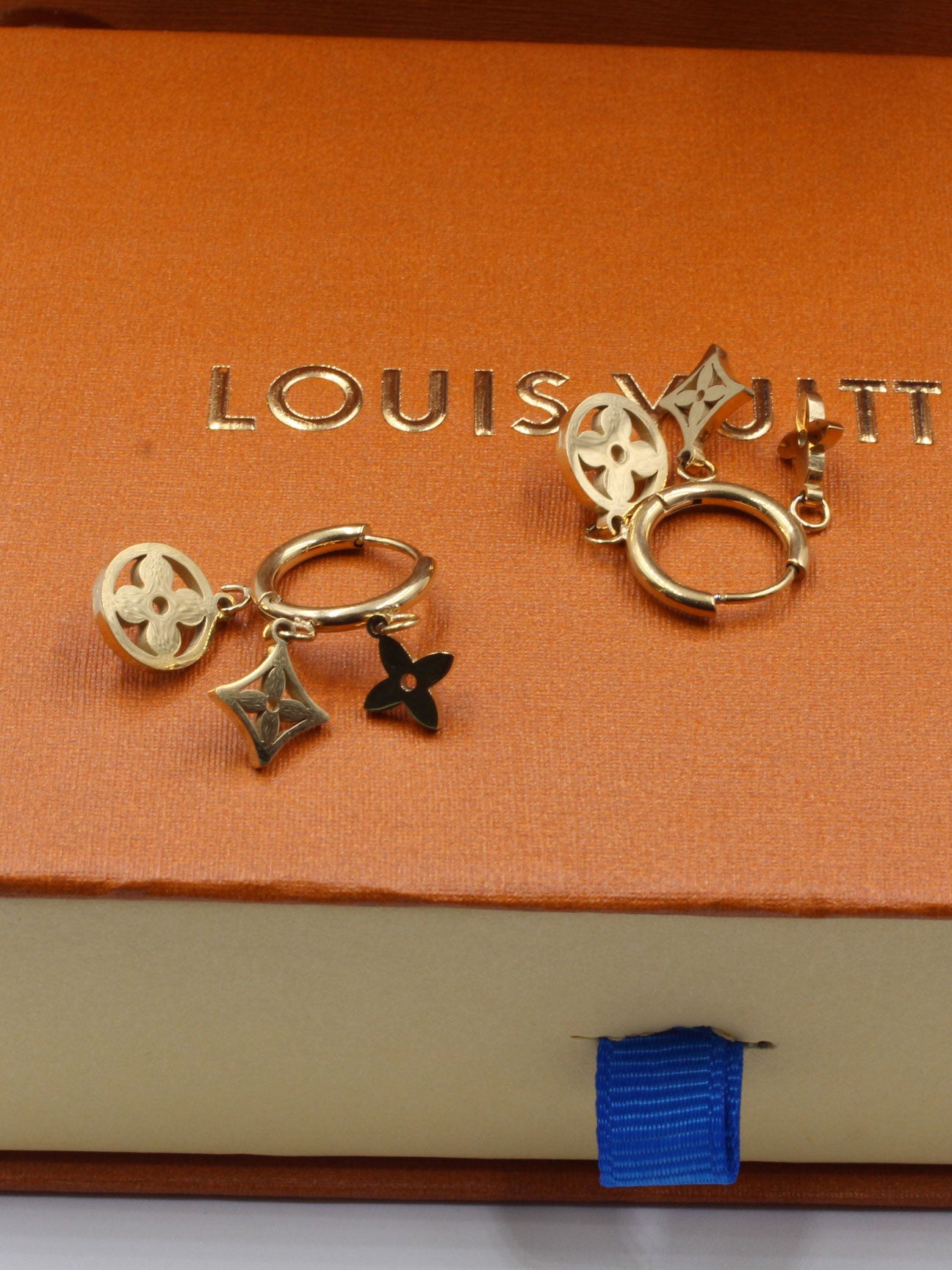 حلق لويس فيتون كبس لوقو حلق louis vuitton