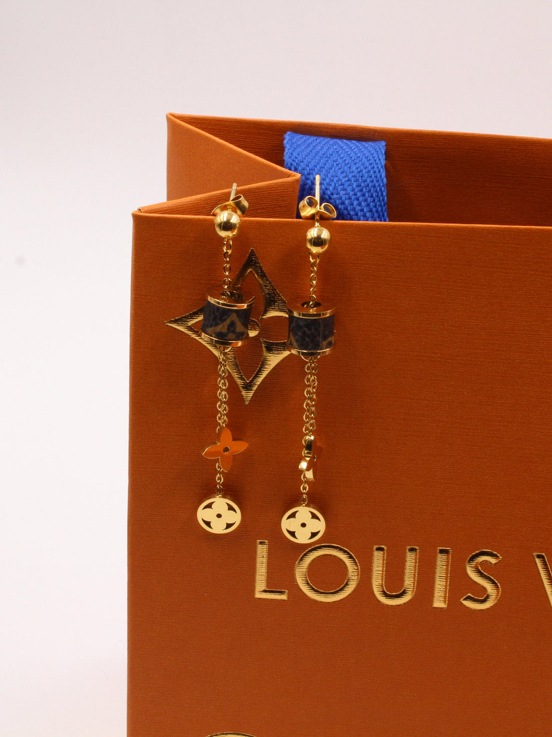 حلق لويس فيتون طويل براون لوقو حلق louis vuitton