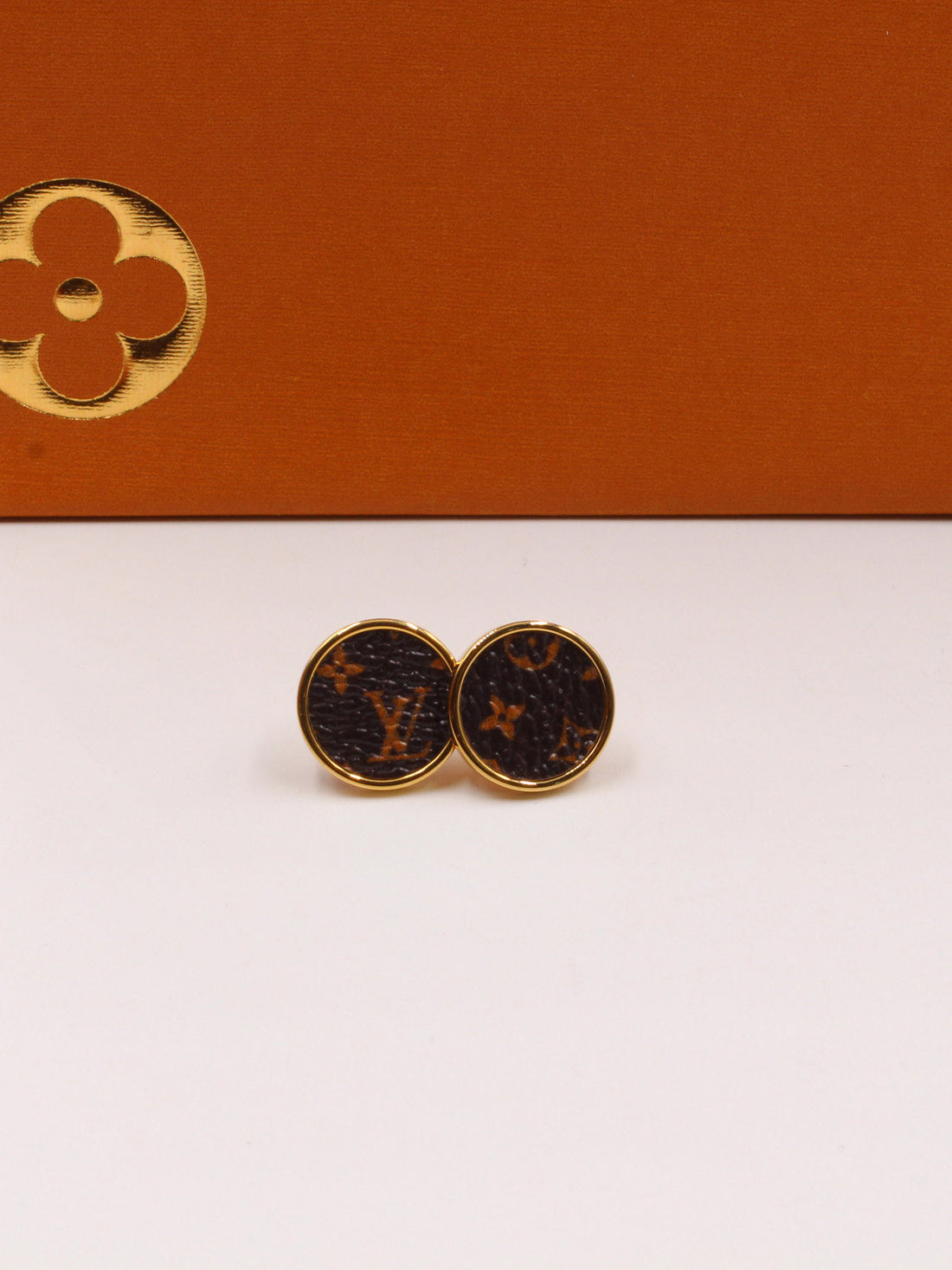 حلق لويس فيتون سيركل بروان ليذر حلق louis vuitton