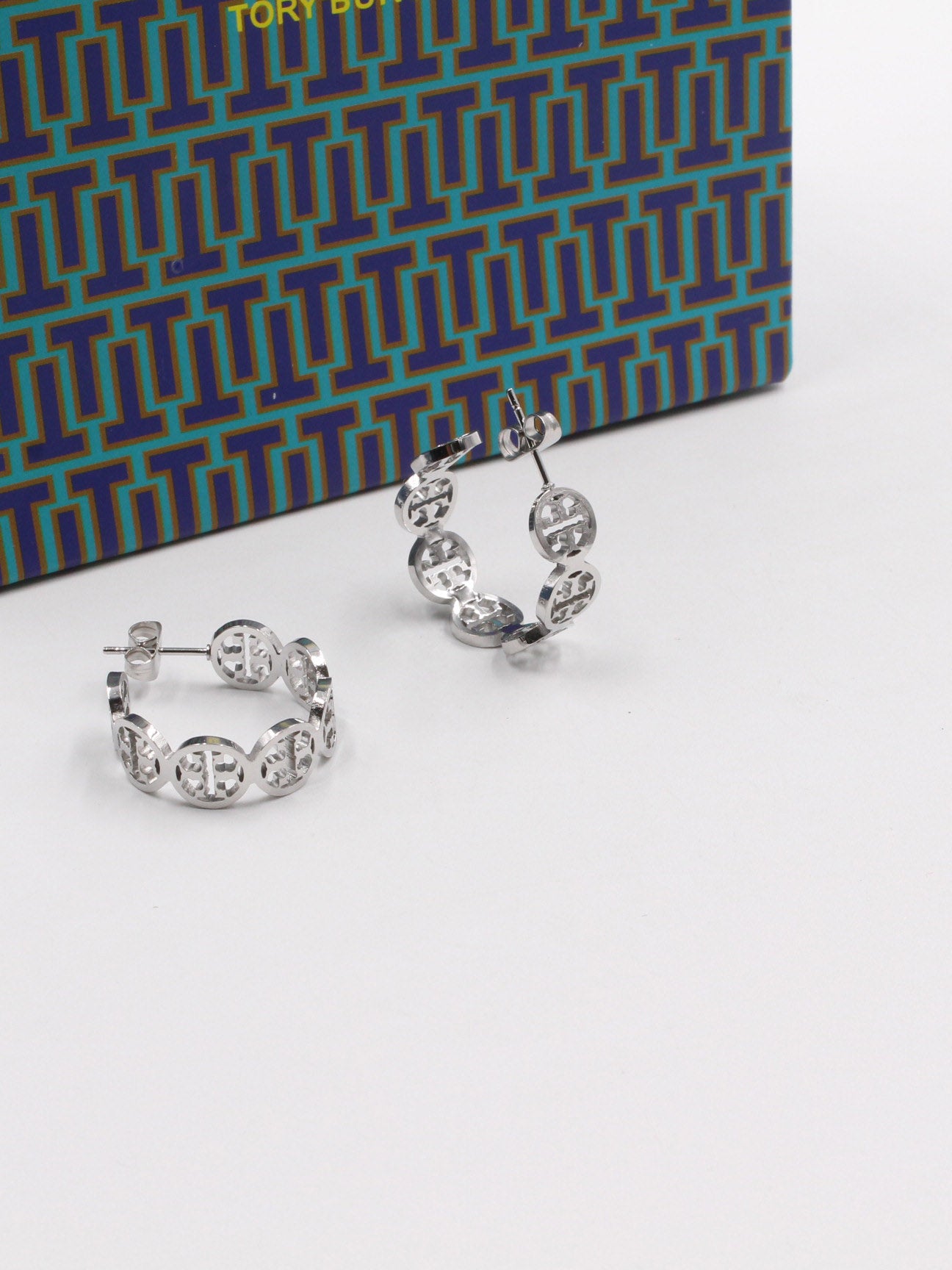 حلق توري بورش كيرف ميتال حلق tory burch فضي