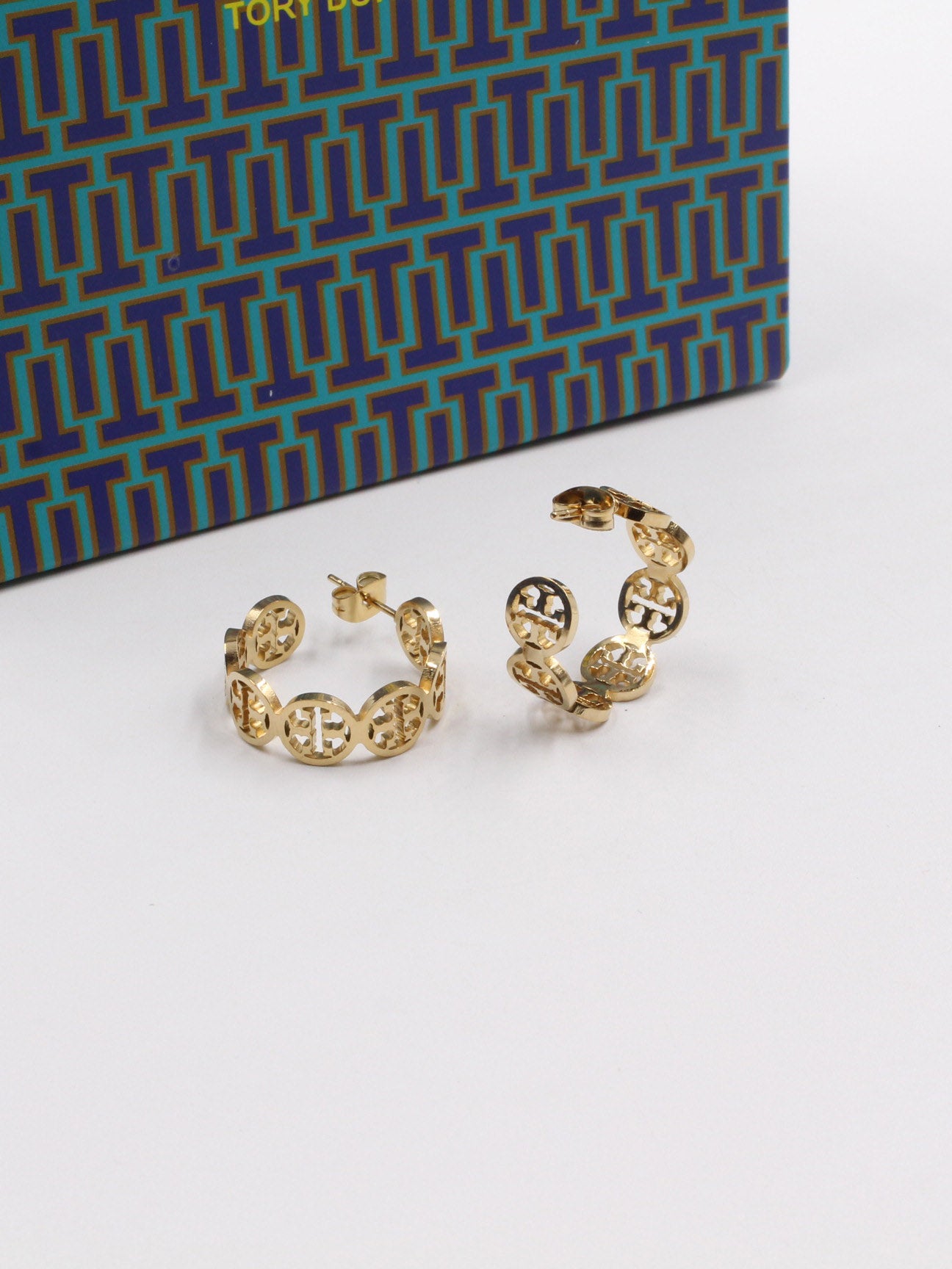 حلق توري بورش كيرف ميتال حلق tory burch ذهبي