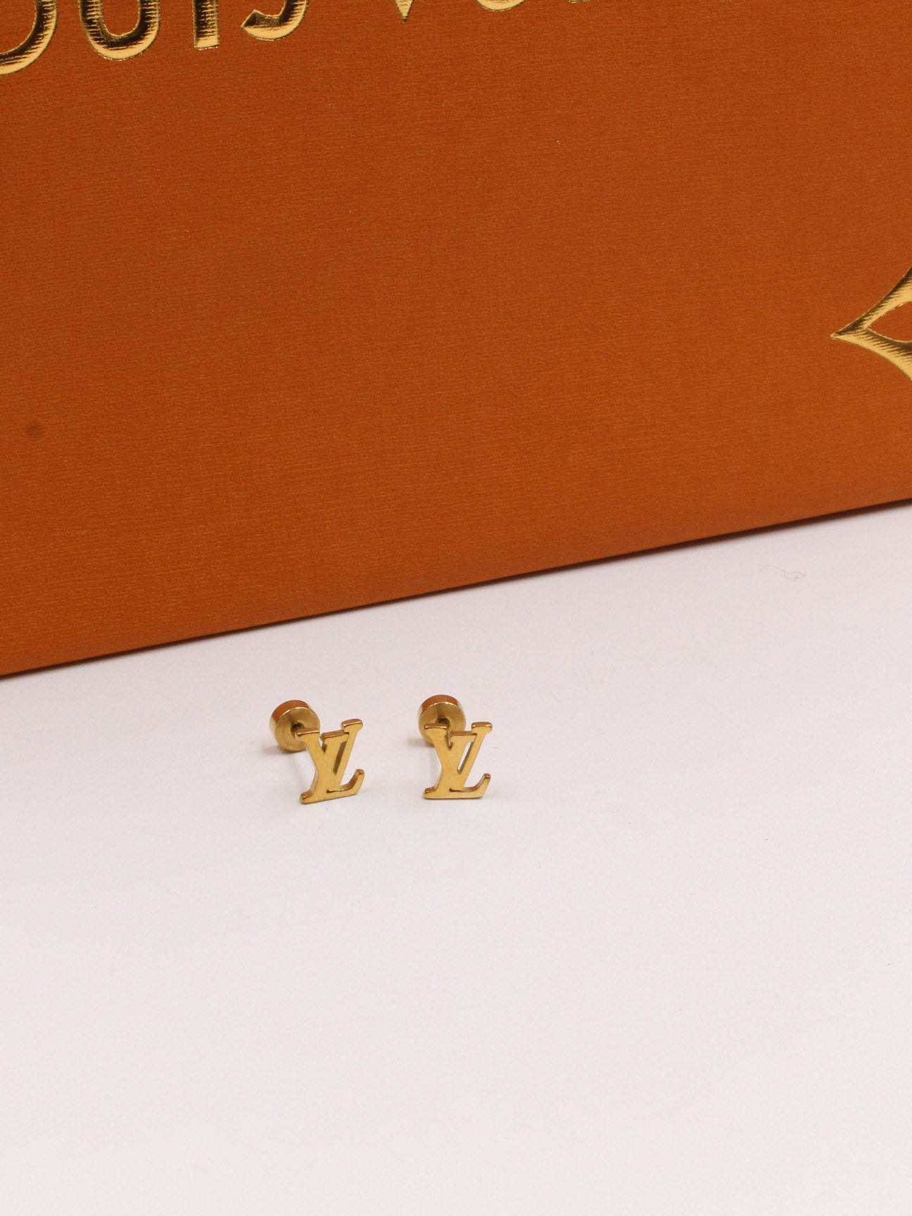 حلق لويس فيتون صغير لوقو حلق louis vuitton