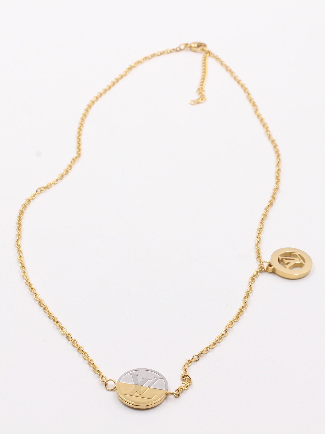 سلسال لويس فيتون دبل لوقو سلسال louis vuitton ذهبي