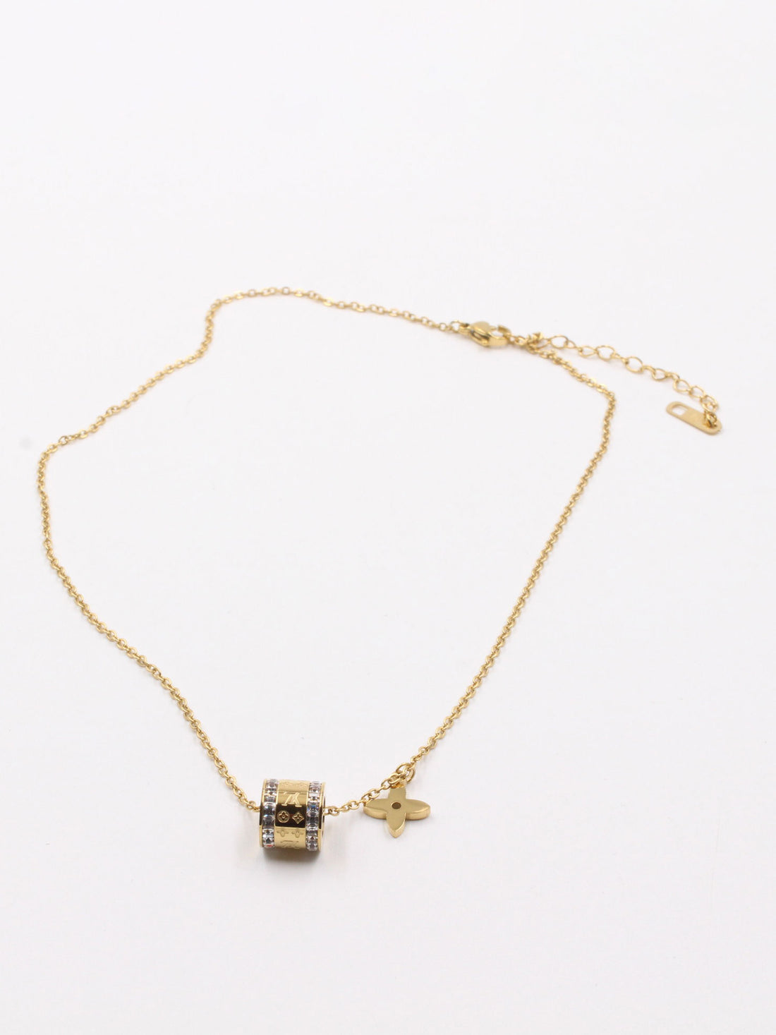 سلسال لويس فيتون اسطواني الشكل سلسال louis vuitton