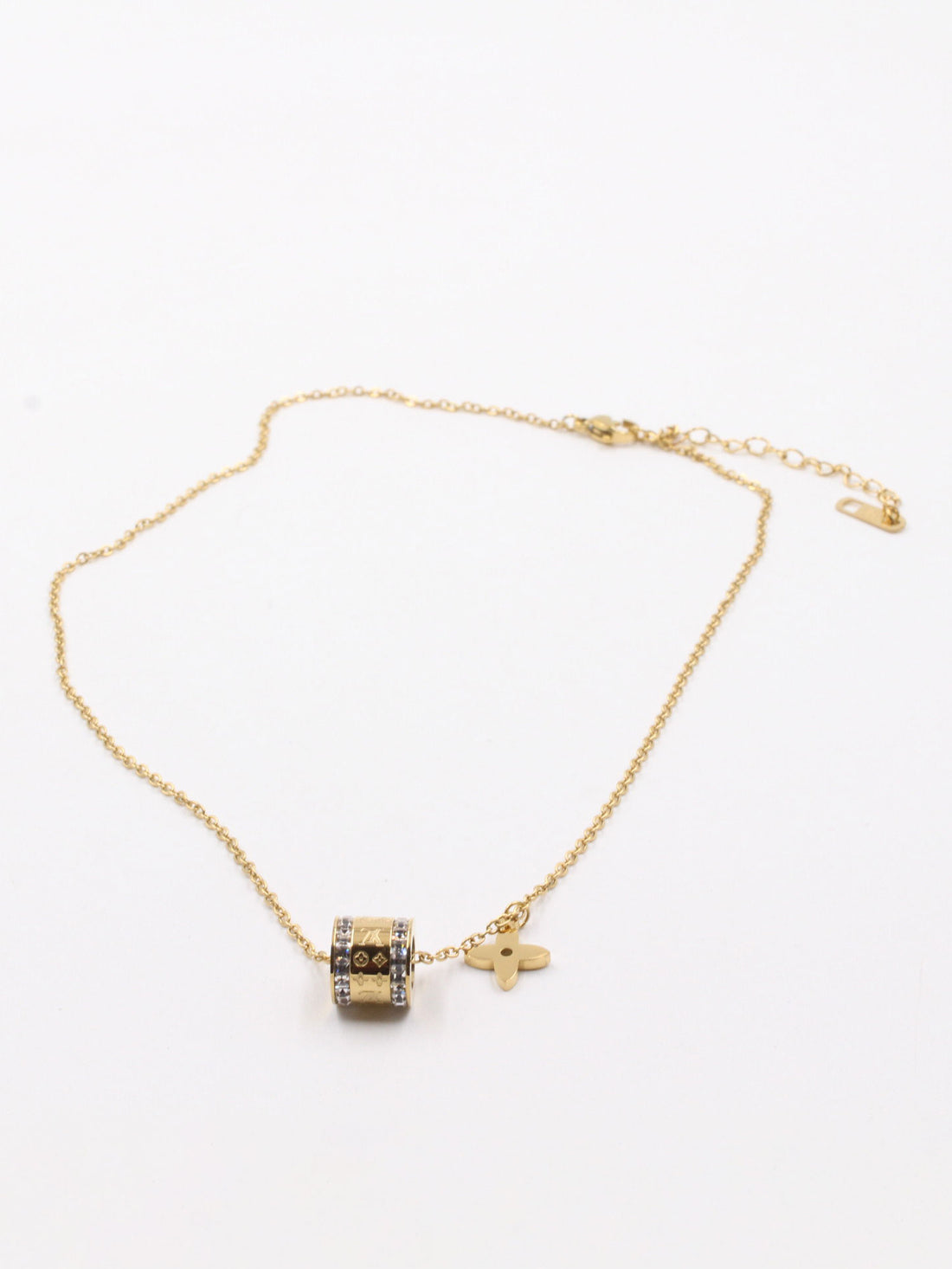 سلسال لويس فيتون اسطواني الشكل سلسال louis vuitton ذهبي