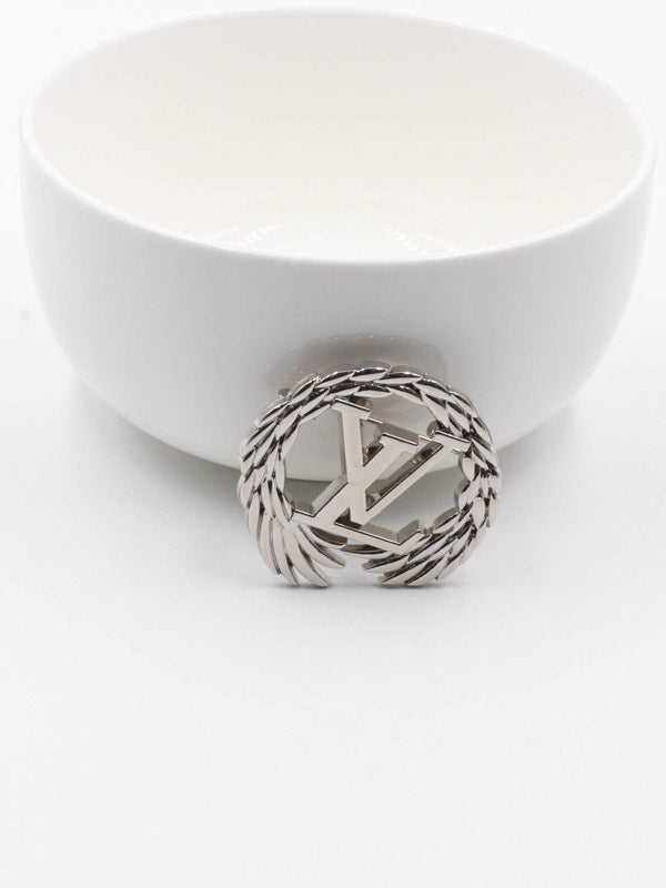 بروش ماركة لويس فيتون مدور ميتال بروش louis vuitton فضي