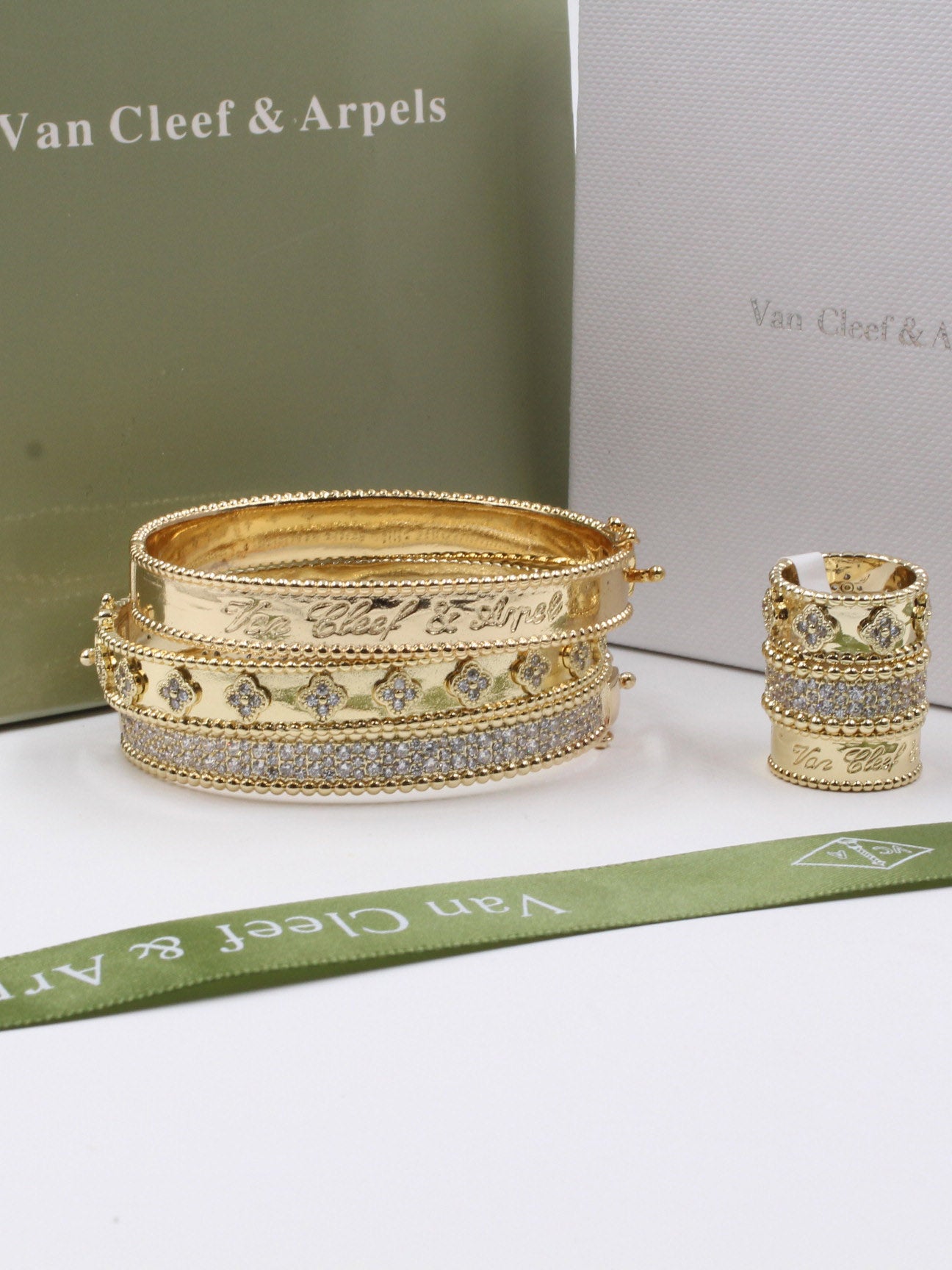 مجموعه اساور وخواتم فان كليف مرصعة زركون اسواره van cleef