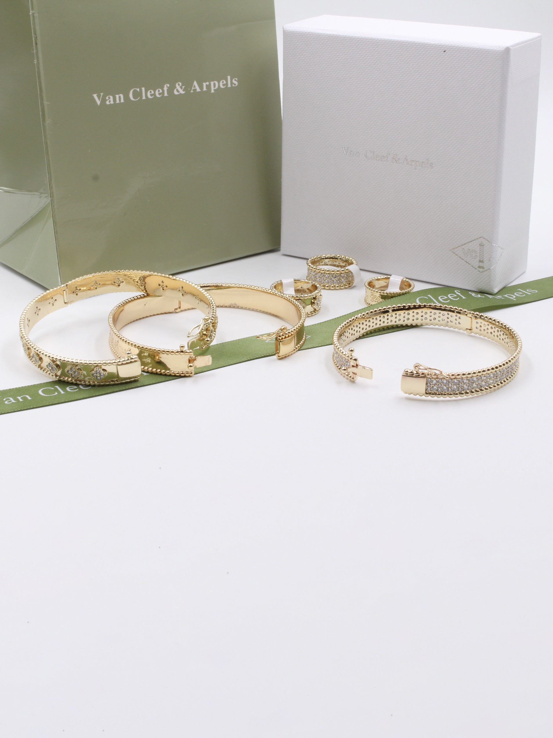 مجموعه اساور وخواتم فان كليف مرصعة زركون اسواره van cleef