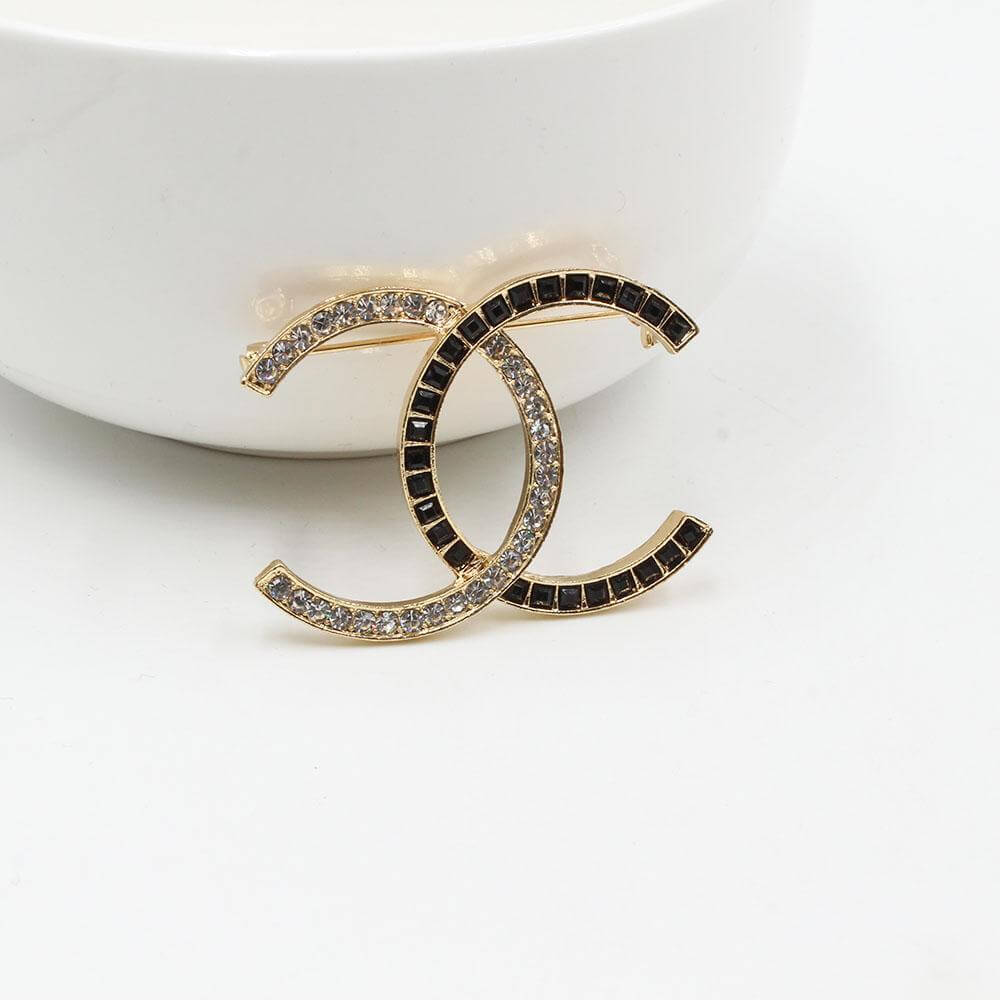 بروش شانيل كريستال بروش chanel اسود ذهبي