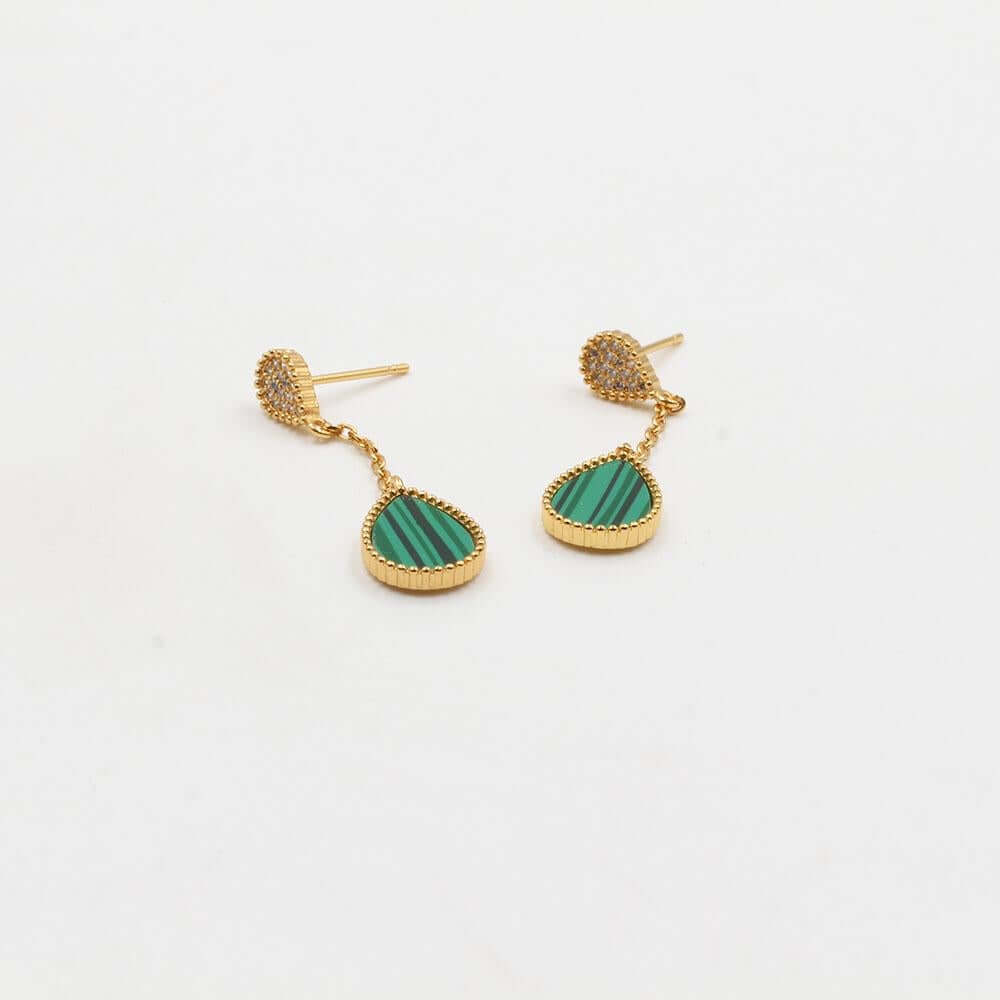 حلق حجر طبيعي بشكل دمعه حلق متوفر 4 لون اخضر