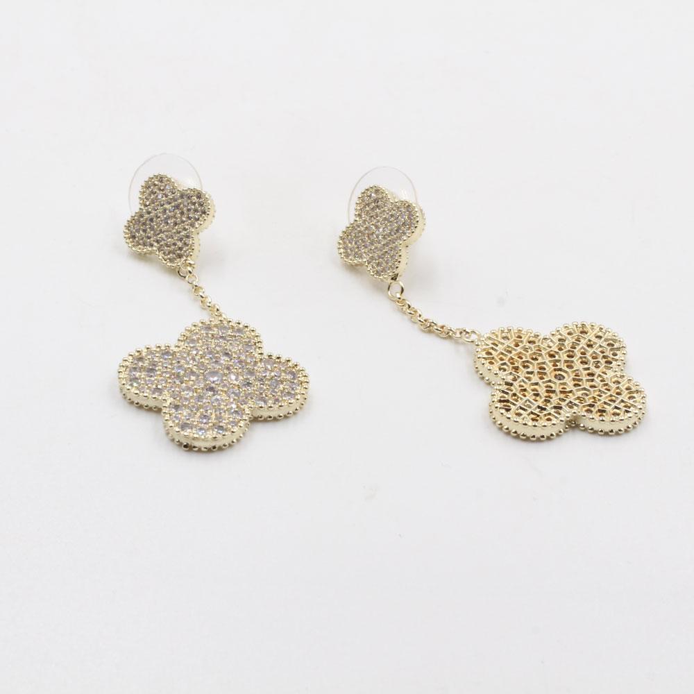 طقم van cleef & arpels اطقم متوفر 2 لون