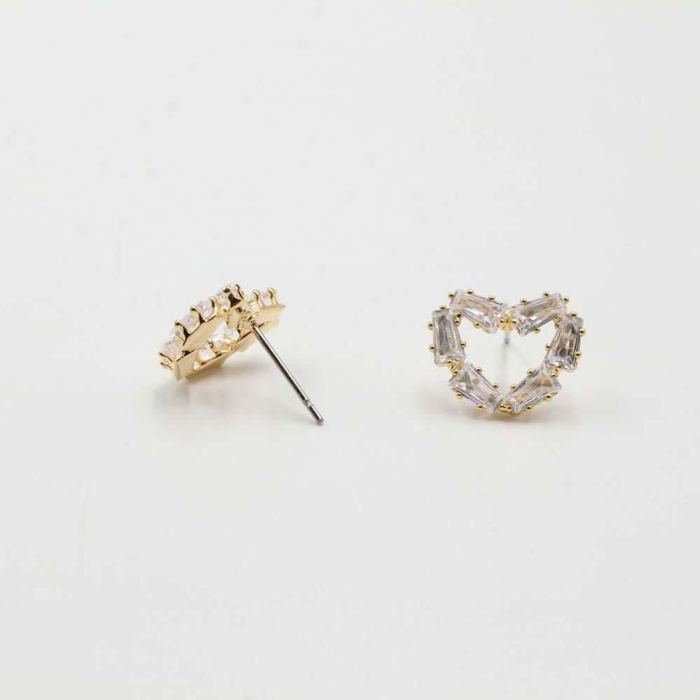 حلق زركون كيوبك قلب حلق متوفر 2 لون