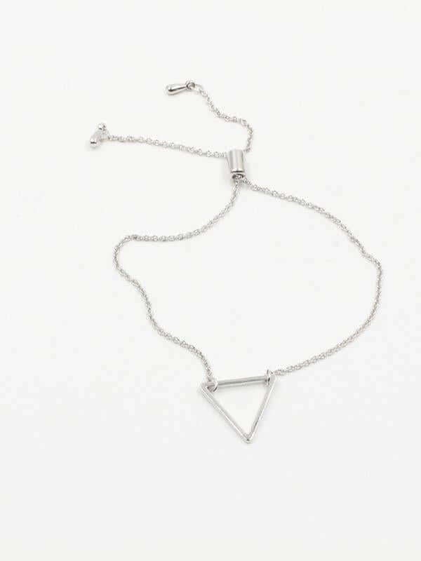 اسوارة مثلثة ناعمة اسواره متوفر 2 لون فضي