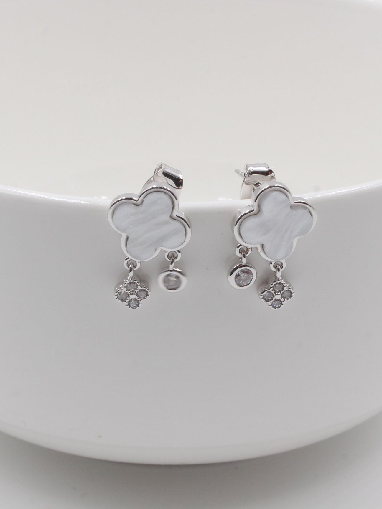 حلق فان كليف فلاورز حلق van cleef ابيض فضي