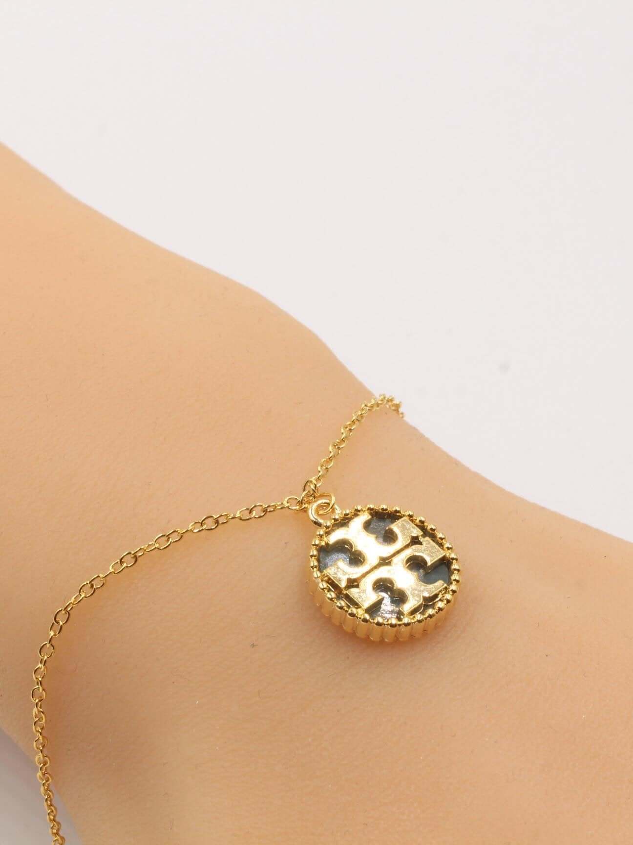 اسواره توري بورش اسواره tory burch