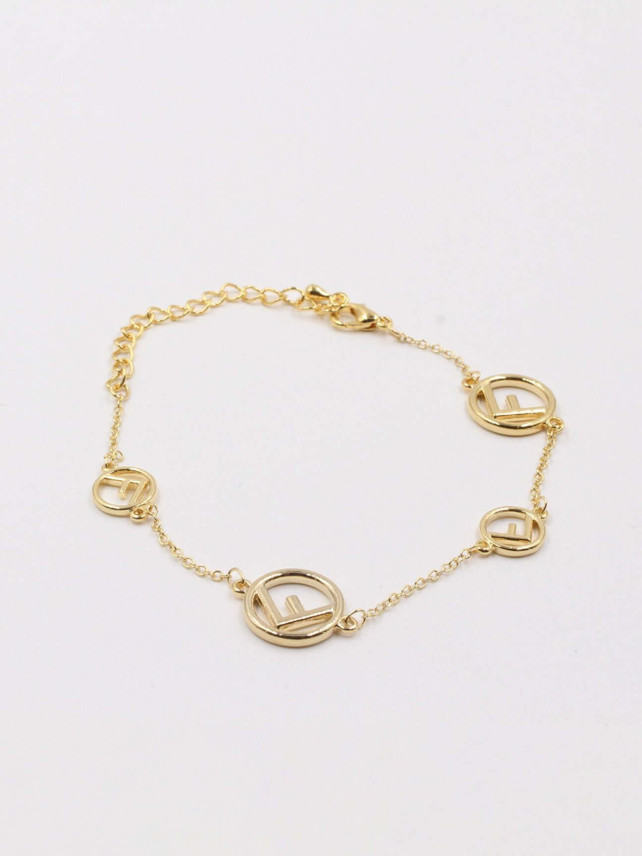 اسوارة فندي اسواره fendi ذهبي
