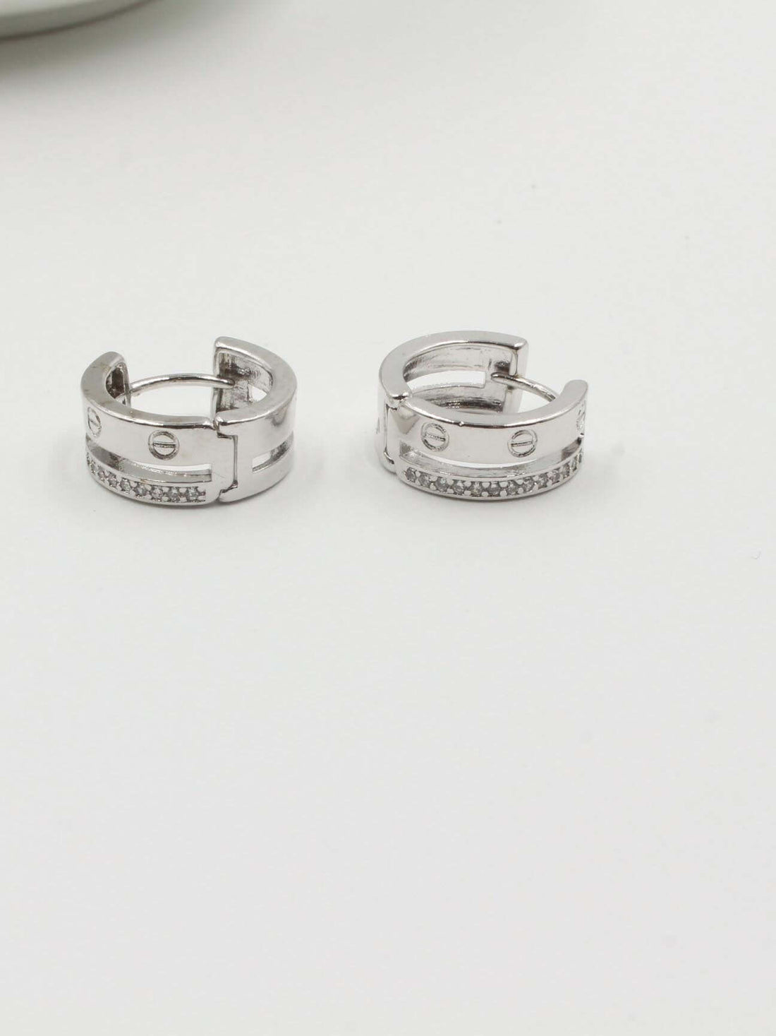 حلق كارتير مدور حلق CARTIER