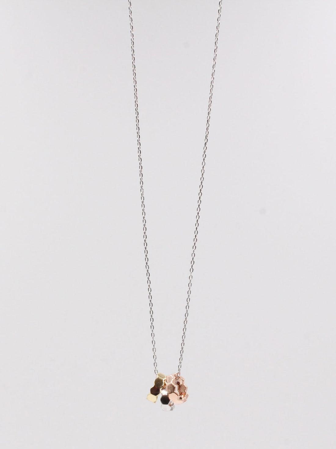 سلسال شومية حلقات ملونه سلسال chaumet فضي