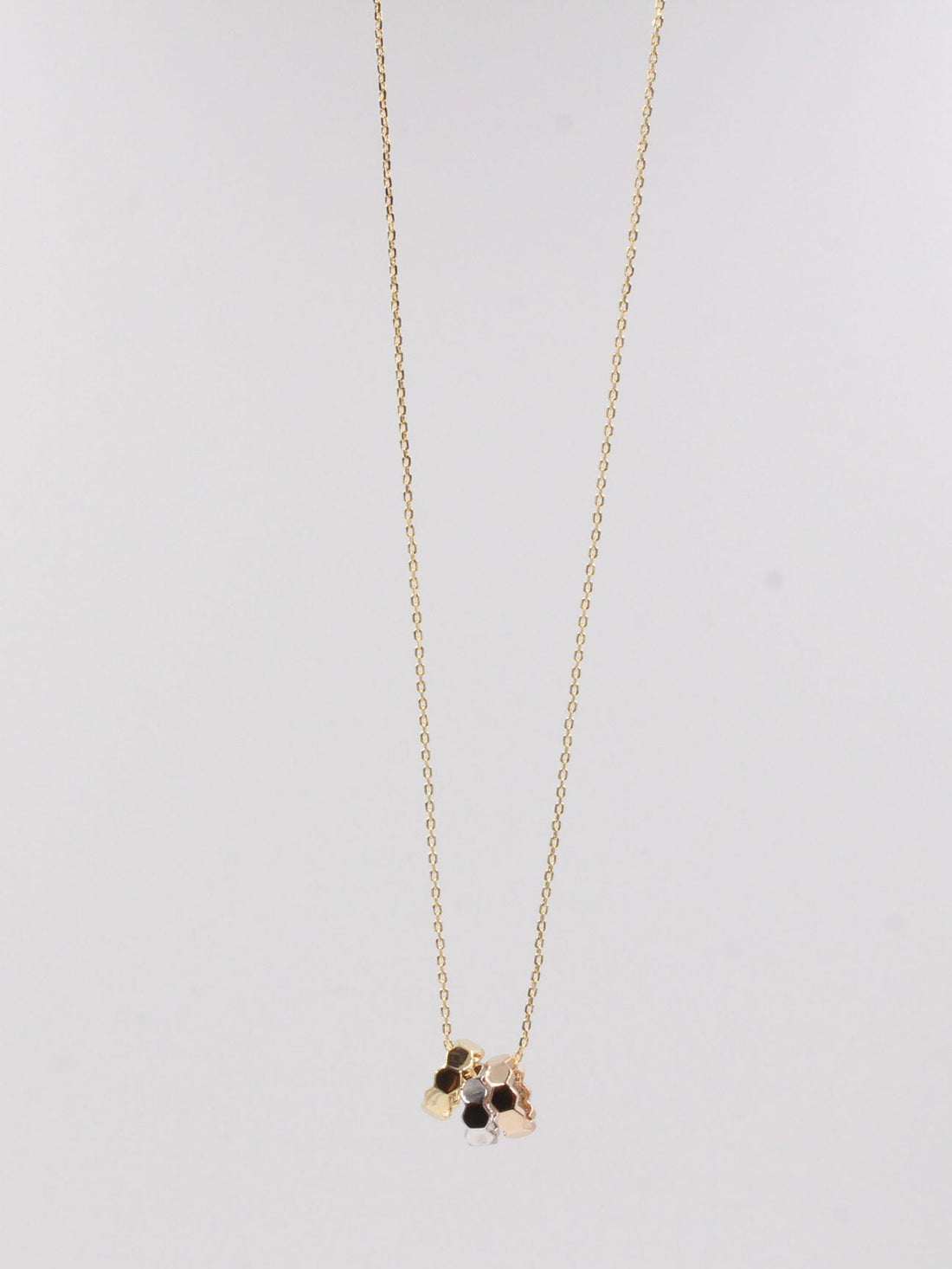 سلسال شومية حلقات ملونه سلسال chaumet ذهبي