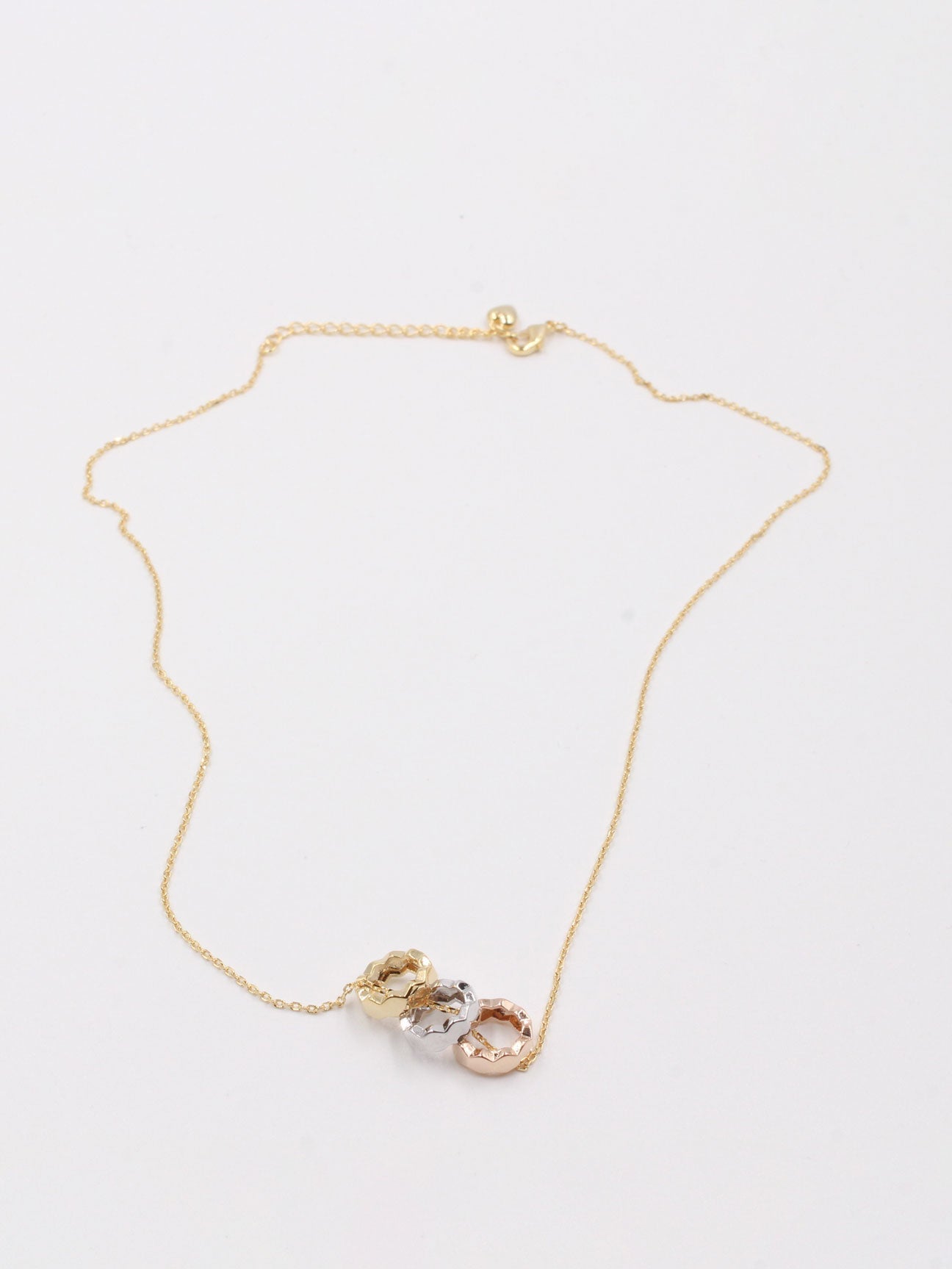 سلسال شومية حلقات ملونه سلسال chaumet