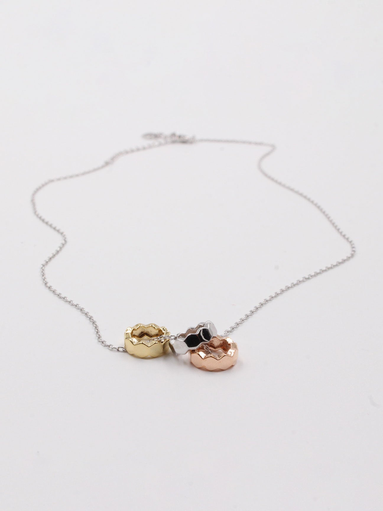سلسال شومية حلقات ملونه سلسال chaumet