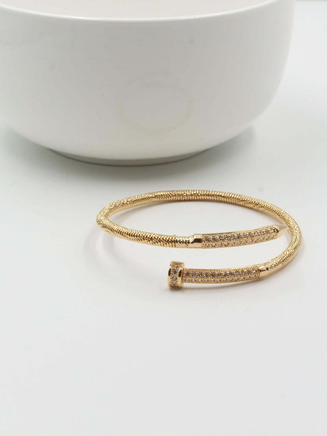 اسوارة مسمار اسواره متوفر 2 لون ذهبي