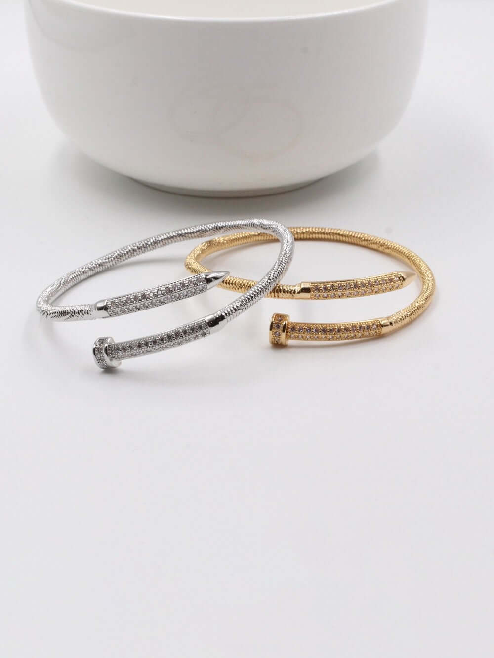 اسوارة مسمار اسواره متوفر 2 لون