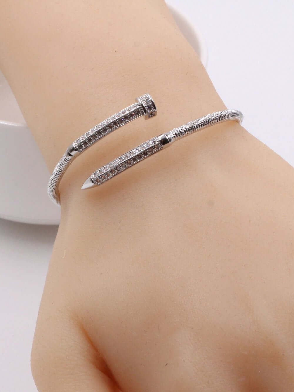 اسوارة مسمار اسواره متوفر 2 لون