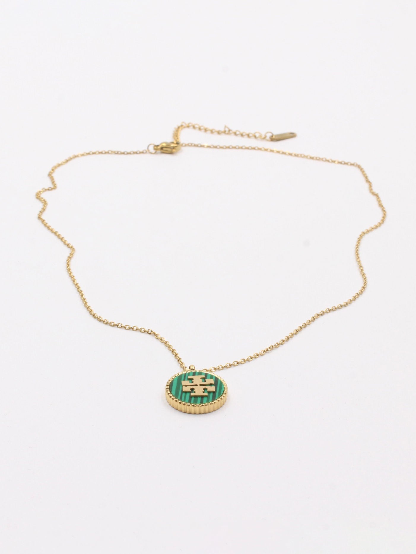 سلسال توري بورش سلسال tory burch اخضر